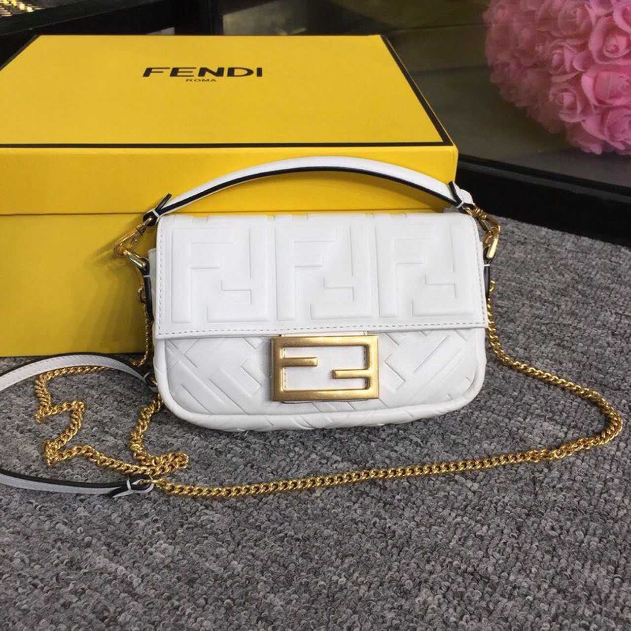 Baguette Nappa White For Women, Women’s Handbags, Shoulder And Crossbody Bags 7.4in/19cm FF 8BS017A72VF15AO