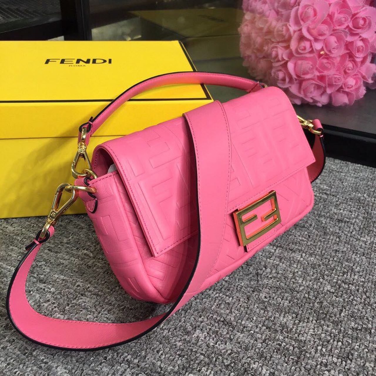 Baguette Nappa Pink For Women, Women’s Handbags, Shoulder And Crossbody Bags 10.6in/27cm FF 8BR600