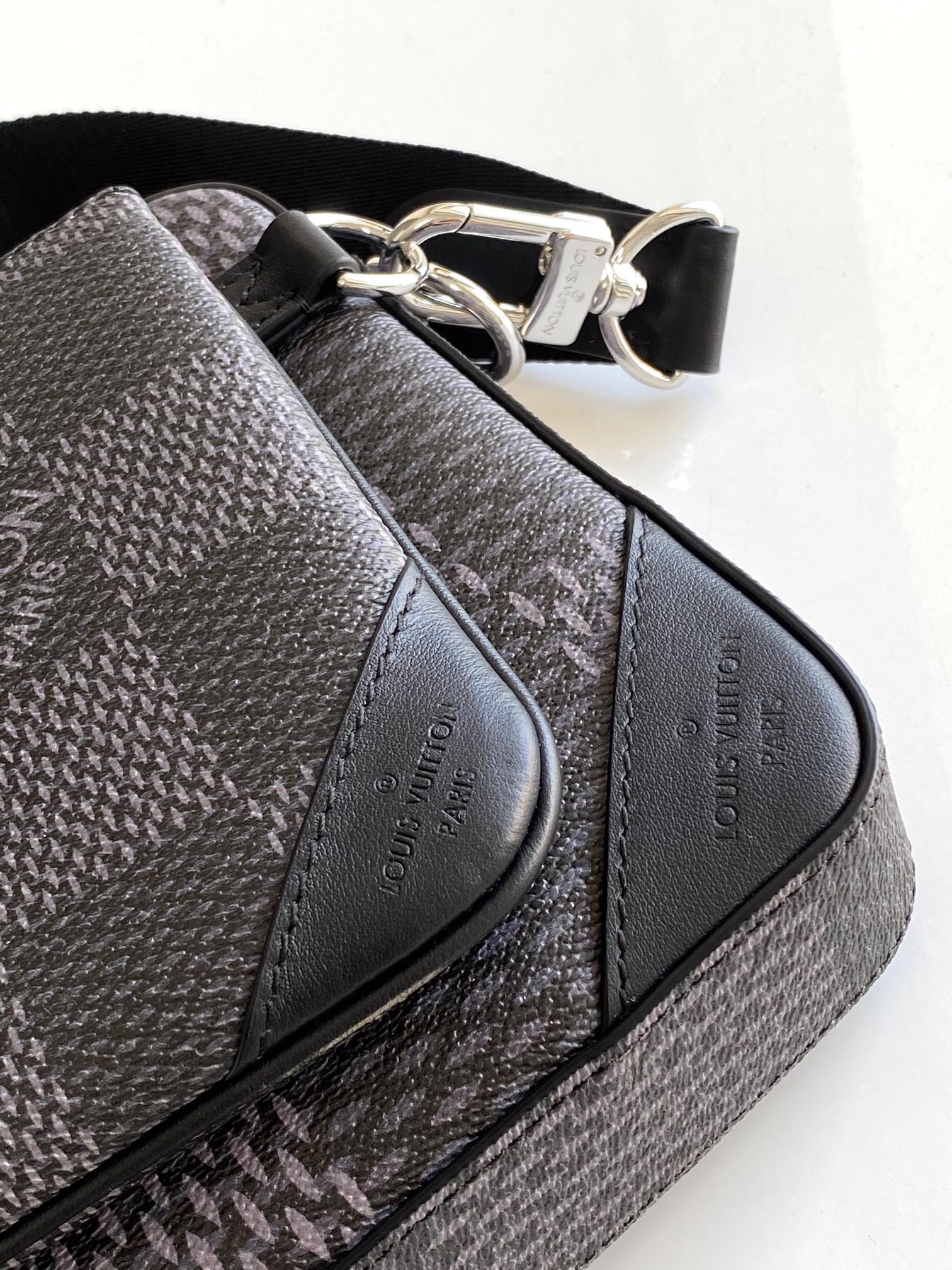 Louis Vuitton Trio Messenger Damier Graphite Black For Men, Bags, Shoulder And Crossbody Bags 9.8in/25cm Louis Vuitton N50017