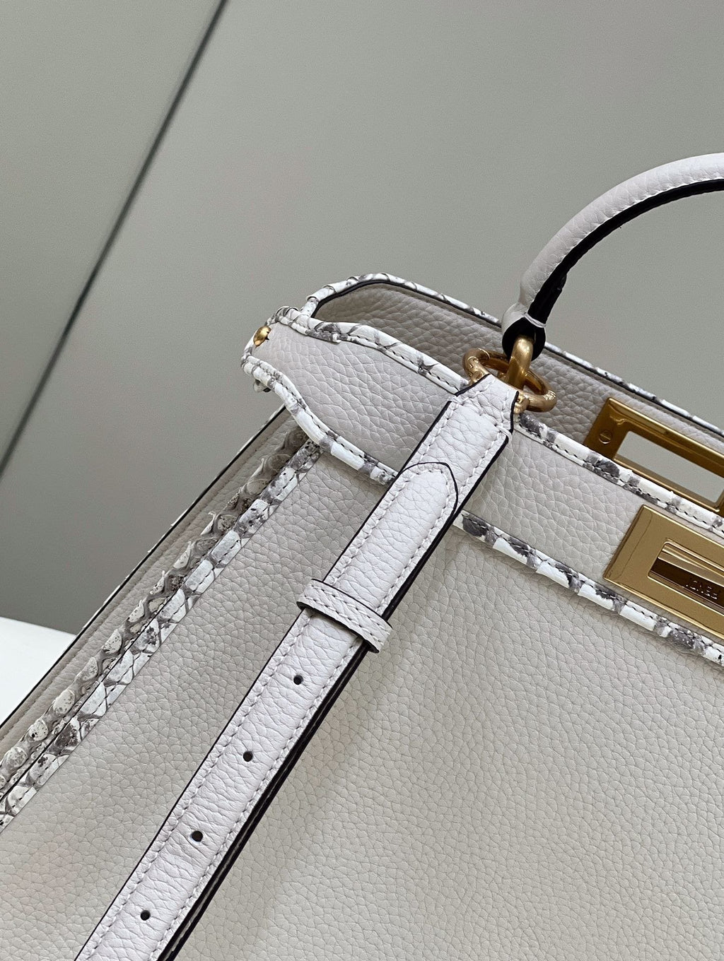 FI ISeeU MeGLAMIum Ivory For Women, Handbags, Shoulder Bags 13.1in/33.5cm FF