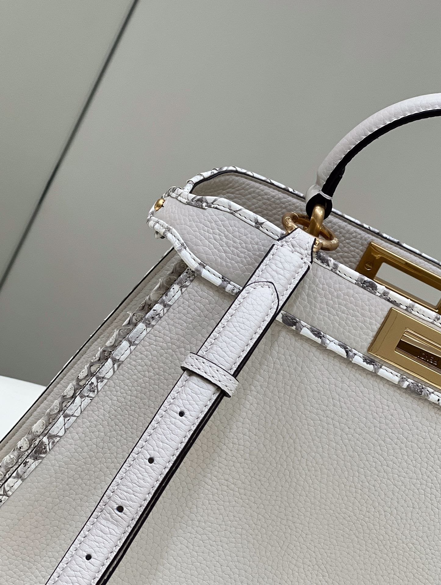 FI ISeeU MeGLAMIum Ivory For Women, Handbags, Shoulder Bags 13.1in/33.5cm FF