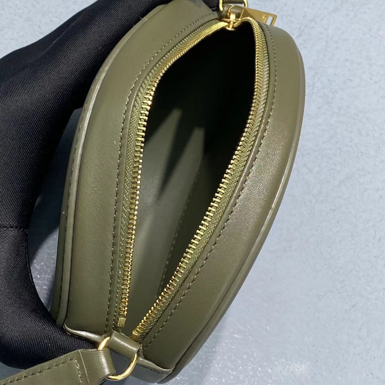 Crossbody Oval Purse Cuir Triomphe Dark Green For Women 6in/16cm