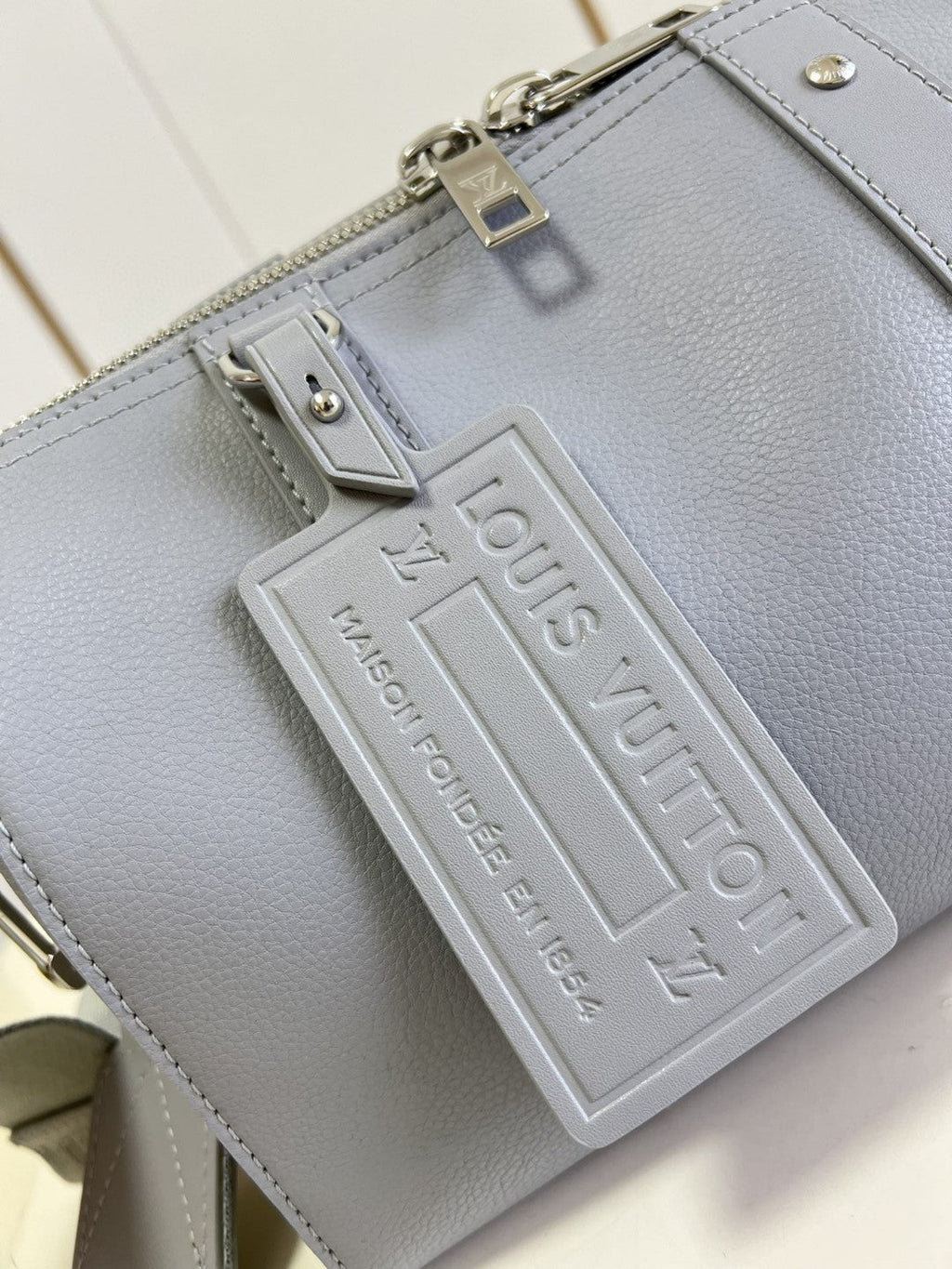 Louis Vuitton City Keepall Grey Aerogram For Women, WoBags, Crossbody Bags 10.6in/27cm Louis Vuitton M59328