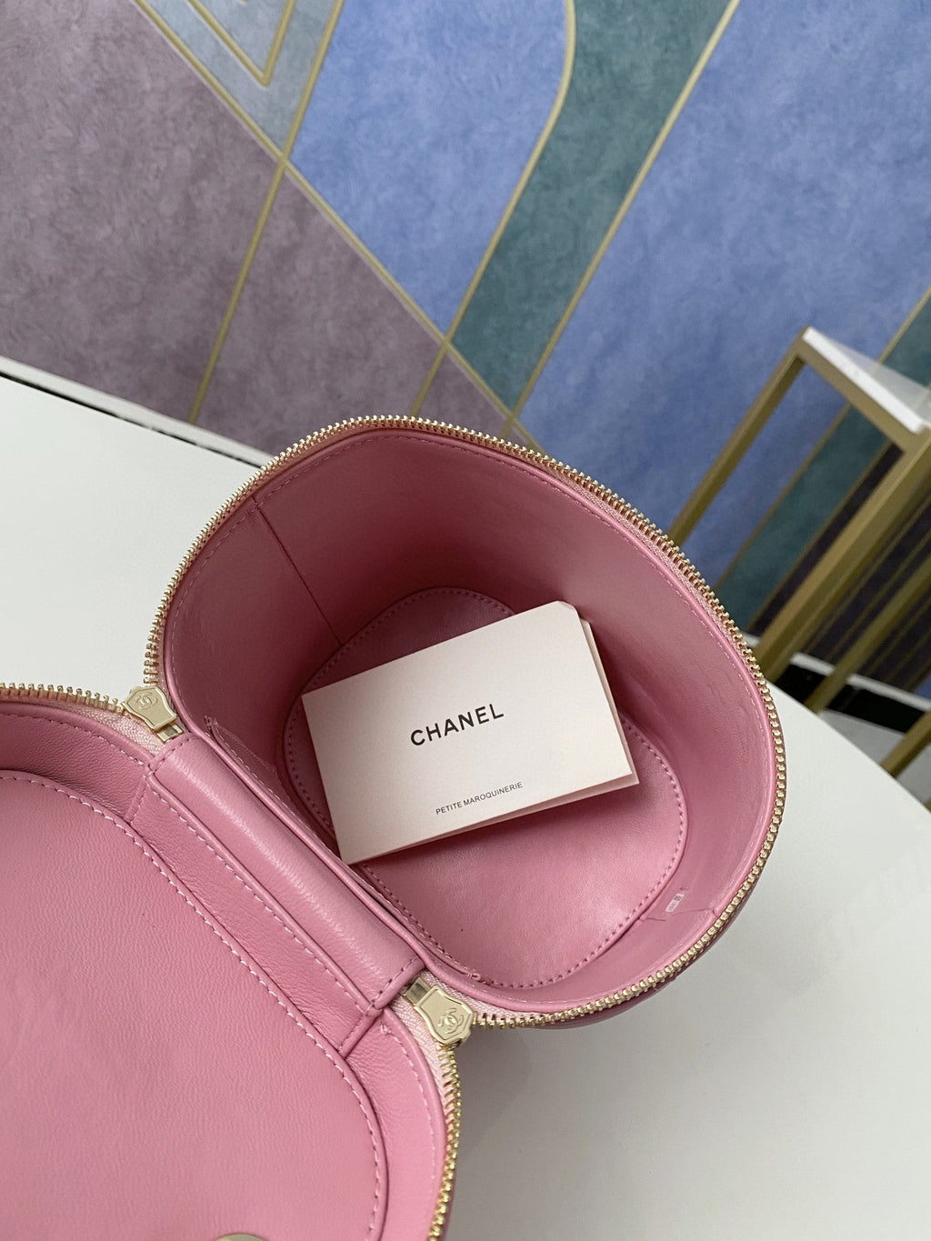 Chanelouis Vuittonanity Case Gold Hardware PiNike For Women, Women’s Handbags, Shoulder Bags 9.4in/24cm
