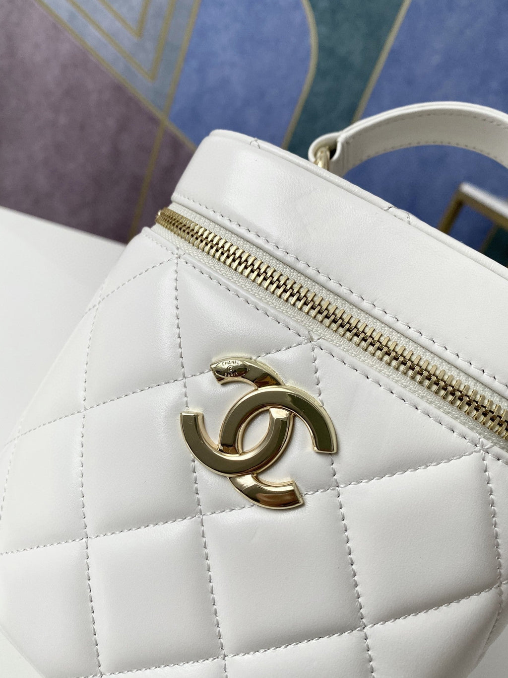 Chanelouis Vuittonanity Case Gold Hardware White For Women, Women’s Handbags, Shoulder Bags 9.4in/24cm 