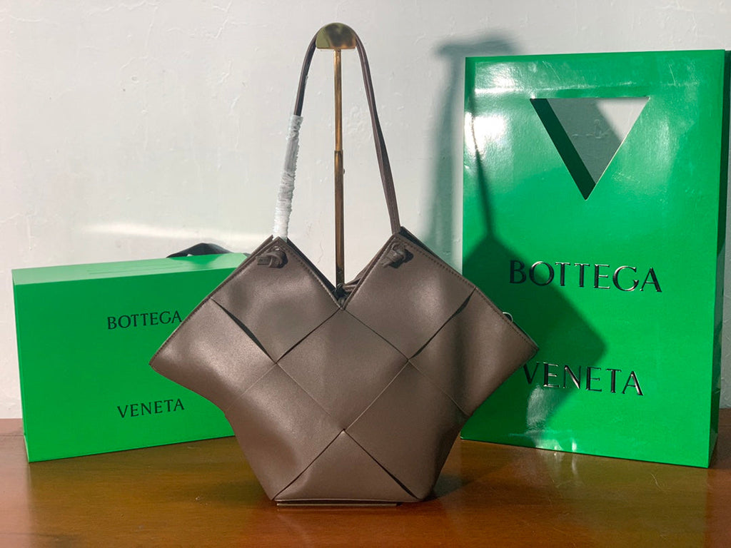 Bottega Veneta Shoulder Bag Dark Brown, For Women, Women’s Bags 17.7in/45cm