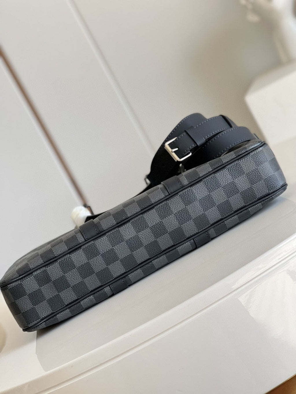 Louis Vuitton Porte Documents Voyage PM Damier Graphite Canvas For Men, Bags, Shoulder And Crossbody Bags 13.8in/35cm Louis Vuitton N41478