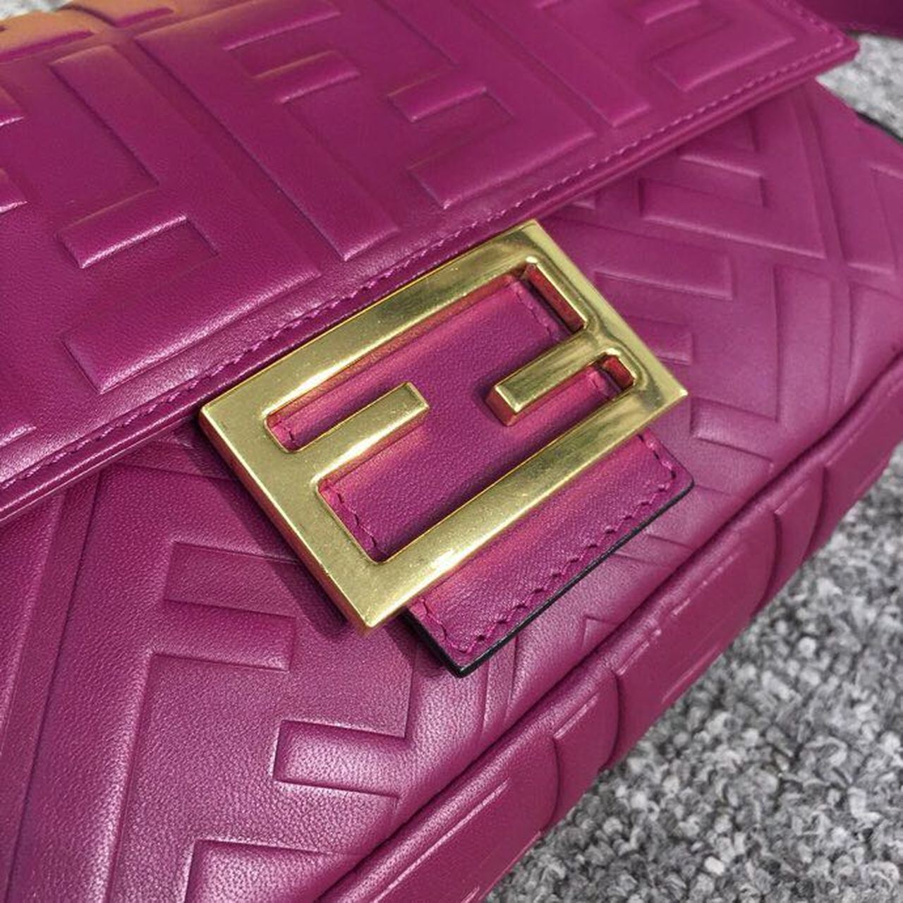 Baguette Nappa Purple For Women, Women’s Handbags, Shoulder And Crossbody Bags 10.6in/27cm FF 8BR600