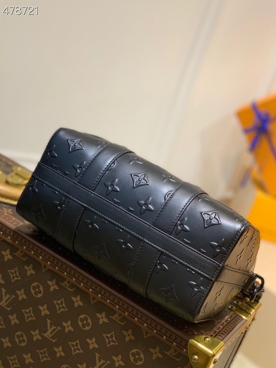 Louis Vuitton Keepall XS Monogram Seal Black For Men, Bags, Shoulder And Crossbody Bags 8.3in/21cm Louis Vuitton M57960