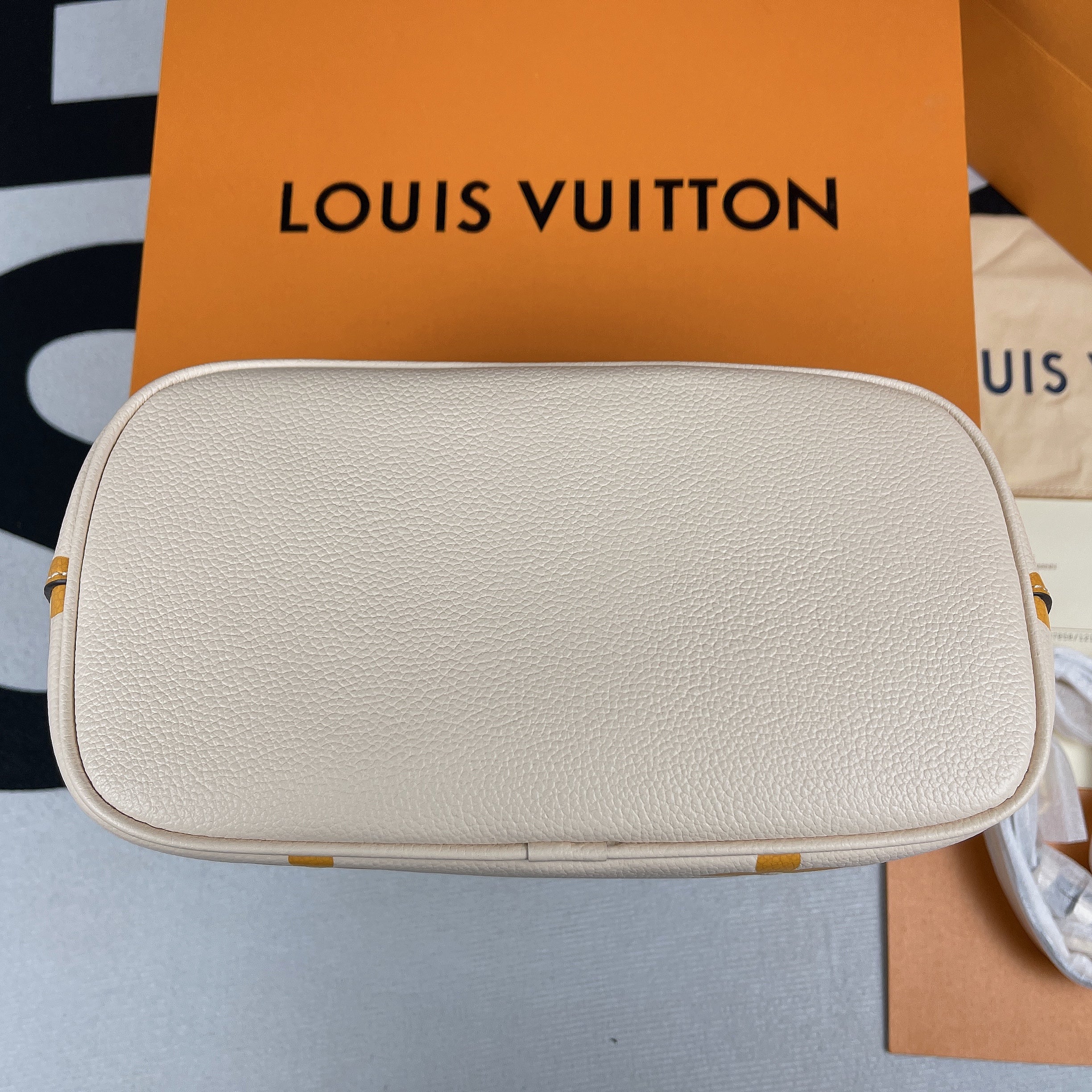 Louis Vuitton Neverfull MM Monogram Canvas Beige For Women,  Shoulder and Crossbody Bags 9.4in/24cm Louis Vuitton 