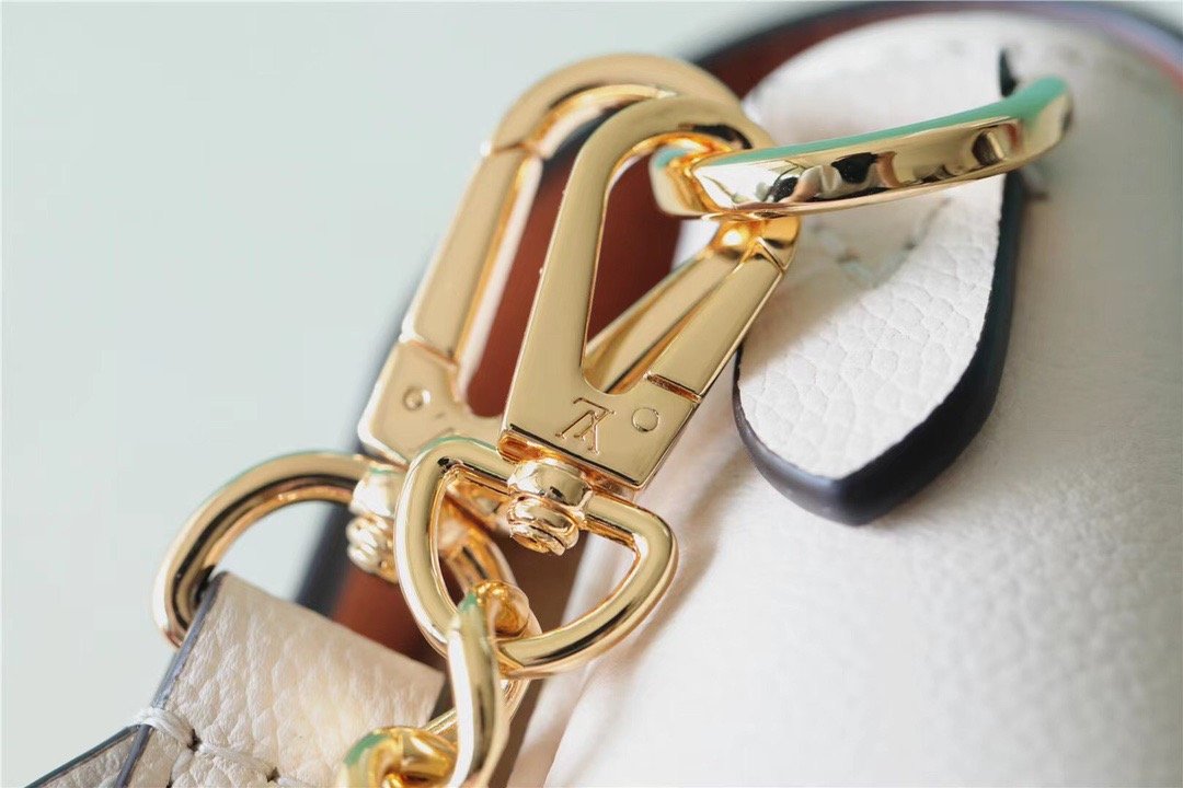 Louis Vuitton Lockme Tender White For Women, WomenÃƒÂ¢Ã¢â€šÂ¬Ã¢â€žÂ¢s Handbags, Shoulder And Crossbody Bags 7.5in/19cm Louis Vuitton