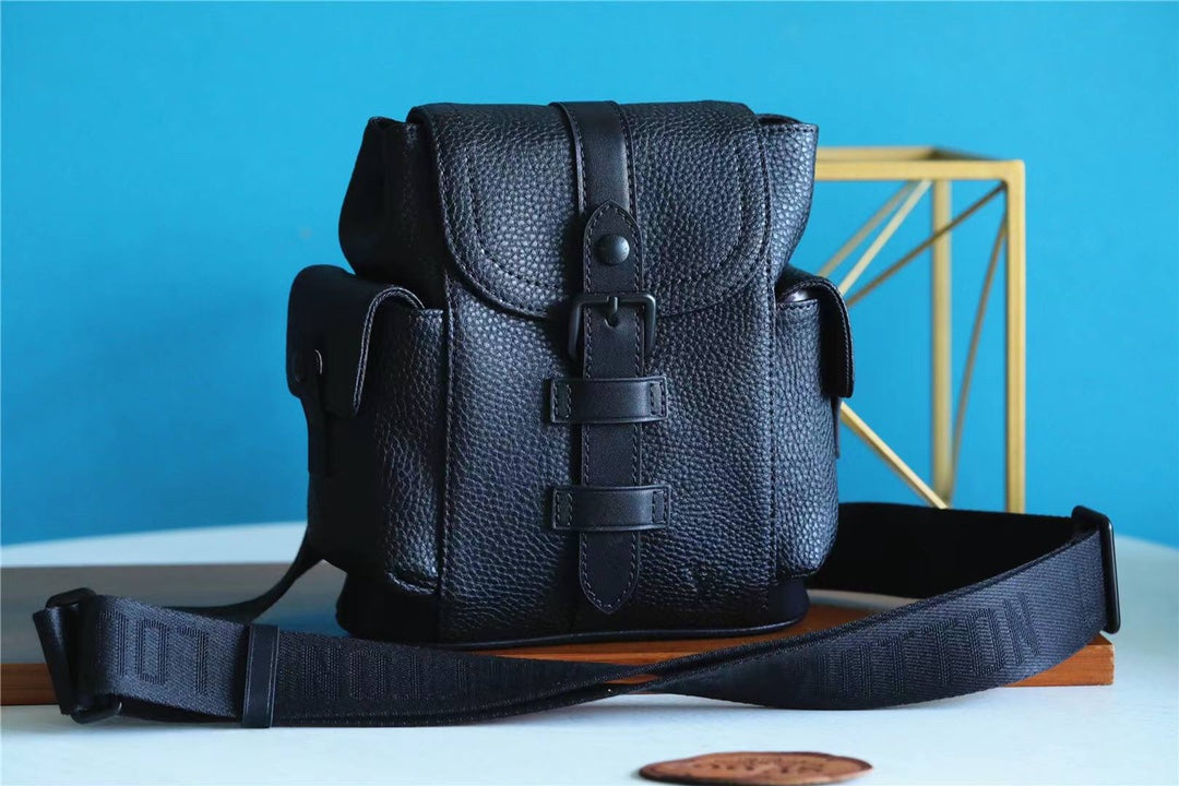 Louis Vuitton Christopher XS Taurillon Black For Men, Bags, Shoulder And Crossbody Bags 7.7in/19.5cm Louis Vuitton M58495
