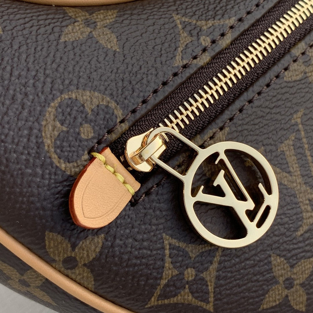 Louis Vuitton Loop Monogram Canvas By Nicolas Ghesquiere For The Cruise Collection,  Shoulder And Crossbody Bags 9.1in/23cm Louis Vuitton M81098