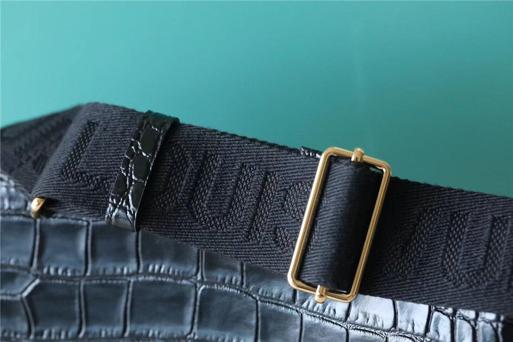 Louis Vuitton Coussin PM High Shiny Alligator Black For Women,  Shoulder And Crossbody Bags 10.2n/26cm Louis VuittonÃƒâ€šÃ‚Â 