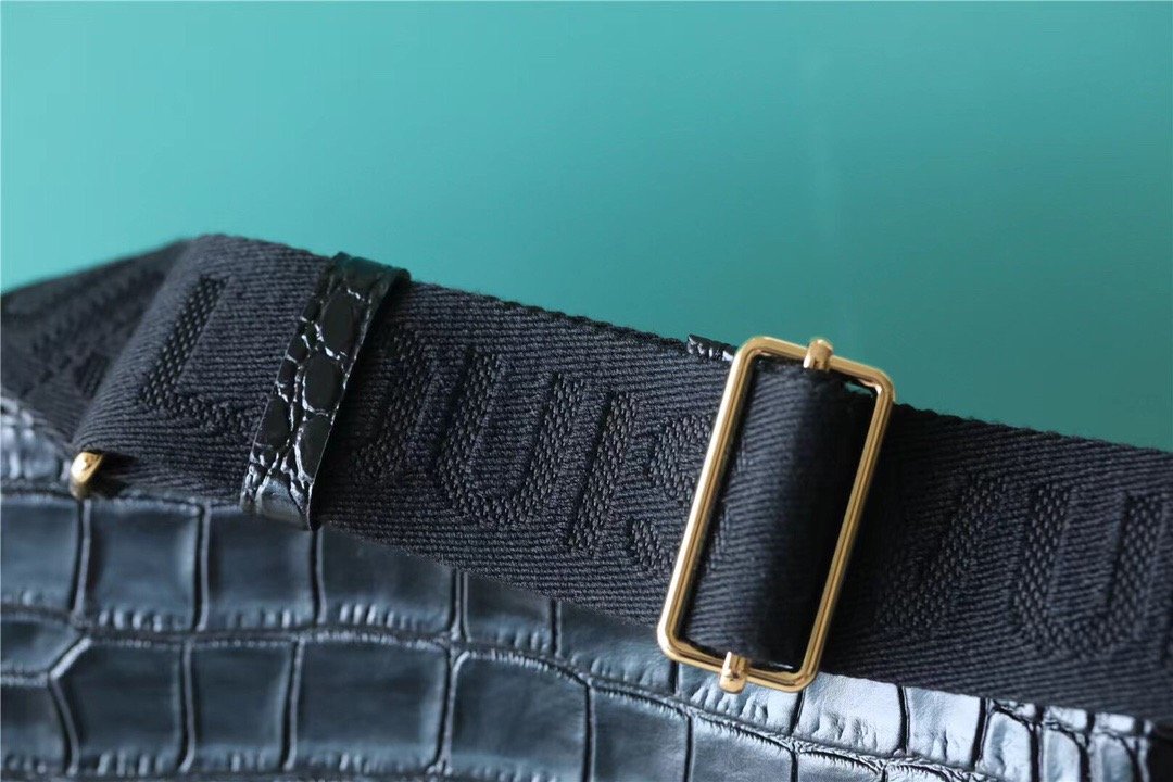 Louis Vuitton Coussin PM High Shiny Alligator Black For Women,  Shoulder And Crossbody Bags 10.2n/26cm Louis VuittonÃƒâ€šÃ‚Â 