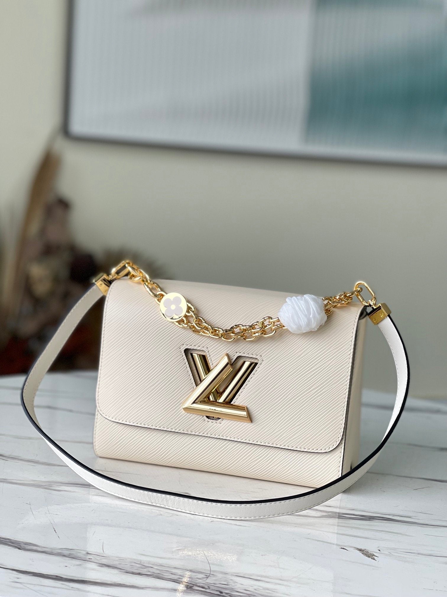 Louis Vuitton Twist MM Monogram GlamIower Quartz White For Women,  Shoulder And Crossbody Bags 9.1in/23cm Louis Vuitton M59403