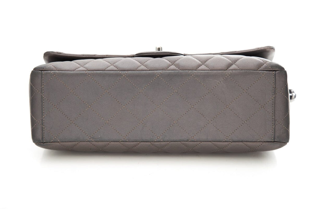 Chanel 2009-2010 Maxi Classic Flap Gunmetal Quilted Lambskin Handbag W SiLouis Vuittoner HW