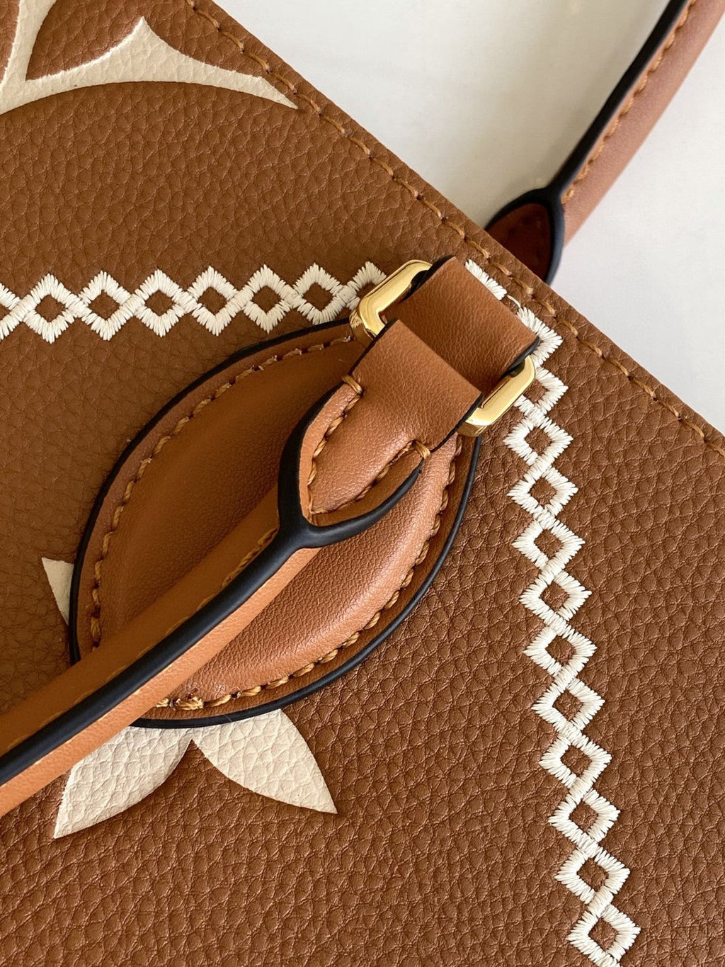Louis Vuitton Onthego MM Tote Bag Monogram Empreinte Arizona Brown For Women, Women Handbags, Shoulder Bags And Crossbody Bags 13.8in/35cm Louis Vuitton M46015