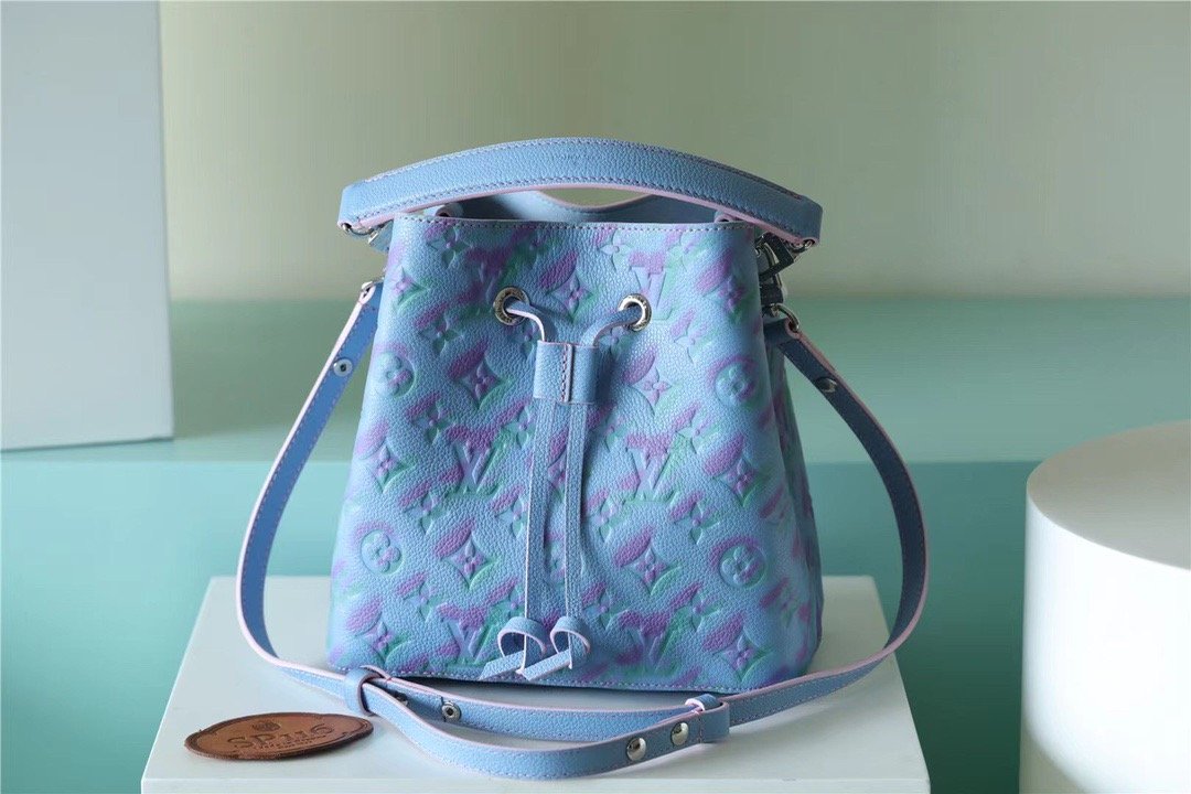 Louis Vuitton NeoNoe Burberry Monogram Empreinte Lilas Purple For Women,  Shoulder And Crossbody Bags 7.9in/20cm Louis Vuitton M46173
