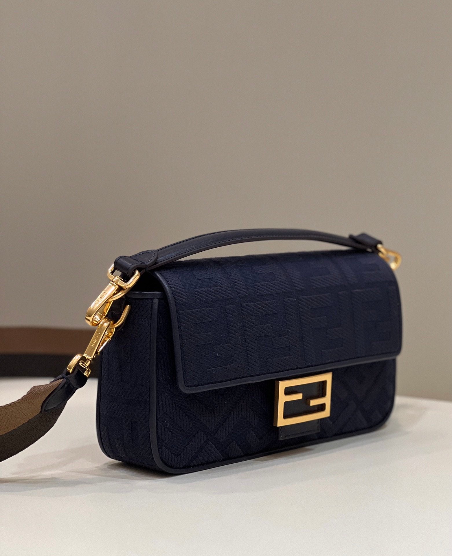 Baguette Dark Blue For Women, Women’s Handbags, Shoulder And Crossbody Bags, 10.6in/27cm FF 8BR600AC9OF19PO