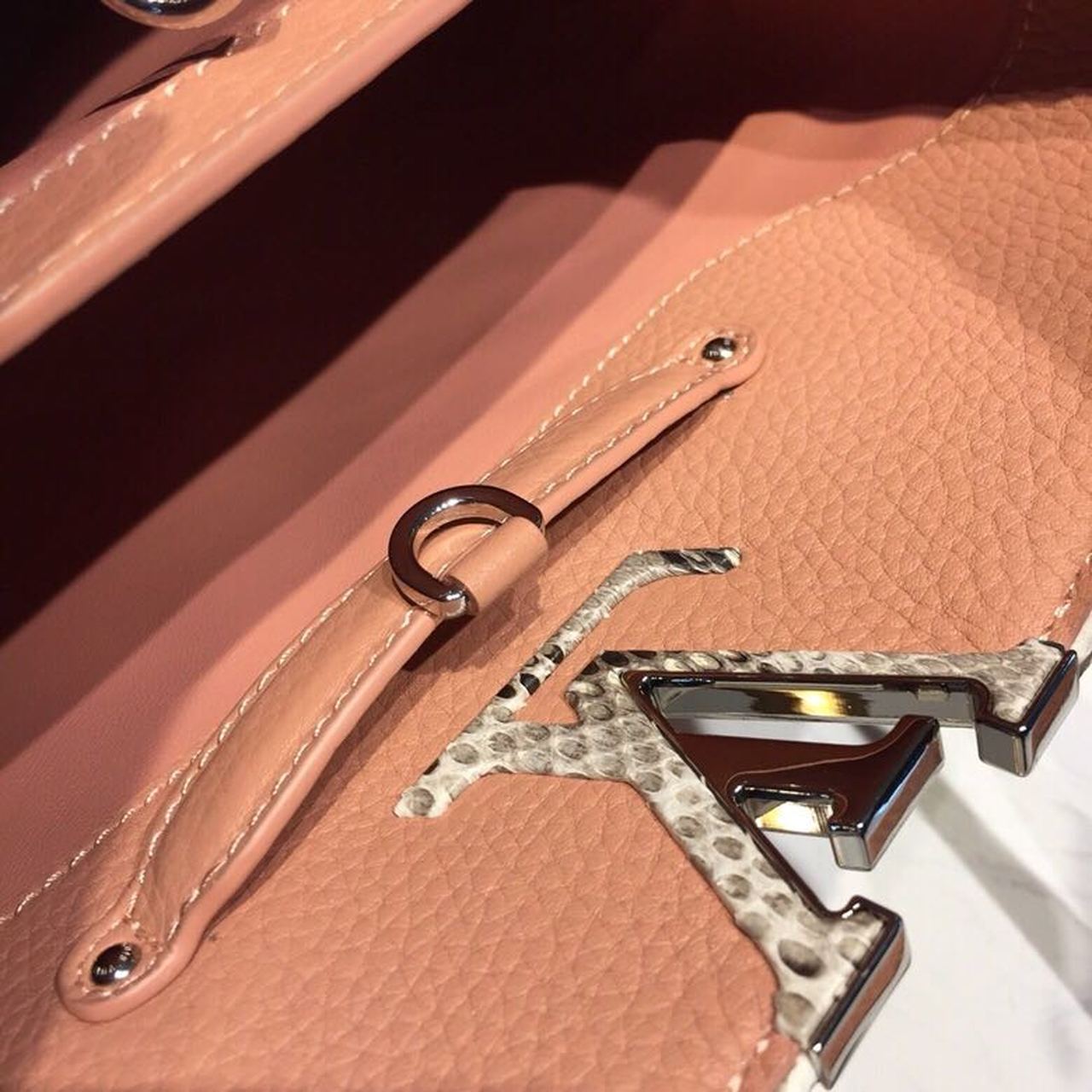 Louis Vuitton Capucines PM Taurillon And Python Magnolia Pink For Women,  Shoulder And Crossbody Bags 10.4in/27cm Louis Vuitton