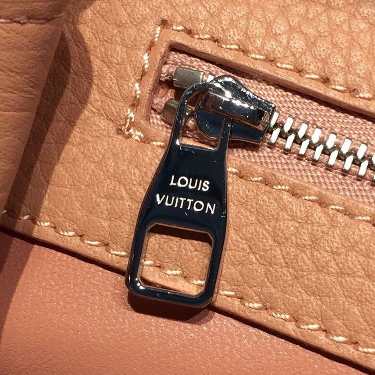 Louis Vuitton Capucines PM Taurillon And Python Magnolia Pink For Women,  Shoulder And Crossbody Bags 10.4in/27cm Louis Vuitton