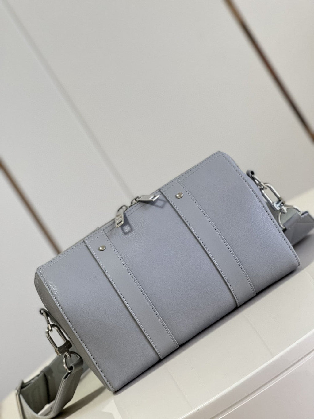 Louis Vuitton City Keepall Grey Aerogram For Women, WoBags, Crossbody Bags 10.6in/27cm Louis Vuitton M59328