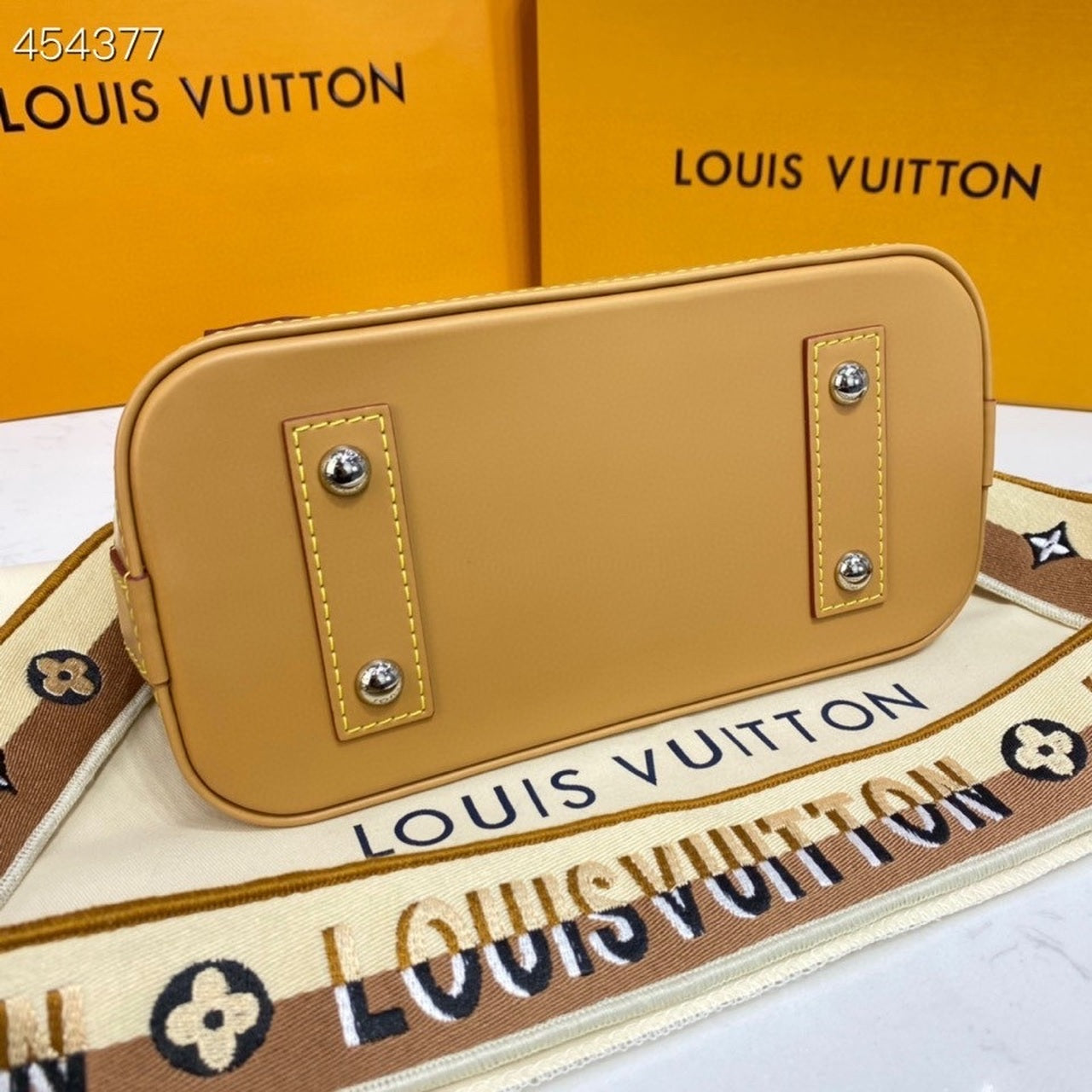 Louis Vuitton Alma SunGlamIower Yellow For Women, WomenÃƒÂ¢Ã¢â€šÂ¬Ã¢â€žÂ¢s Handbags, Shoulder And Crossbody Bags 9.3in/23.5cm Louis Vuitton M59358