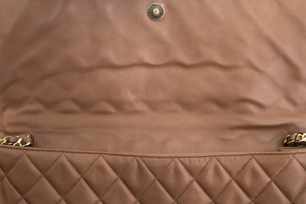 Chanel 1989-1991 Beige Quilted Clutch on Chain With Gold Hardware