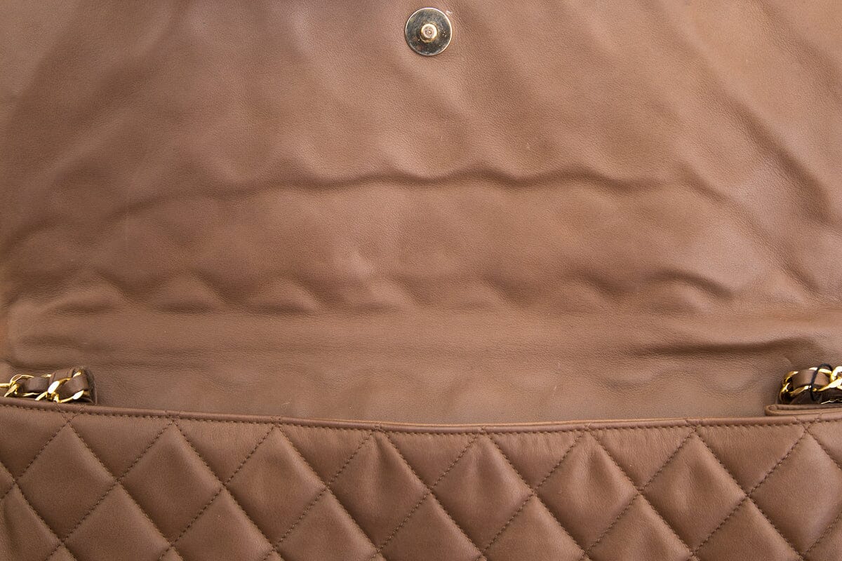Chanel 1989-1991 Beige Quilted Clutch on Chain With Gold Hardware