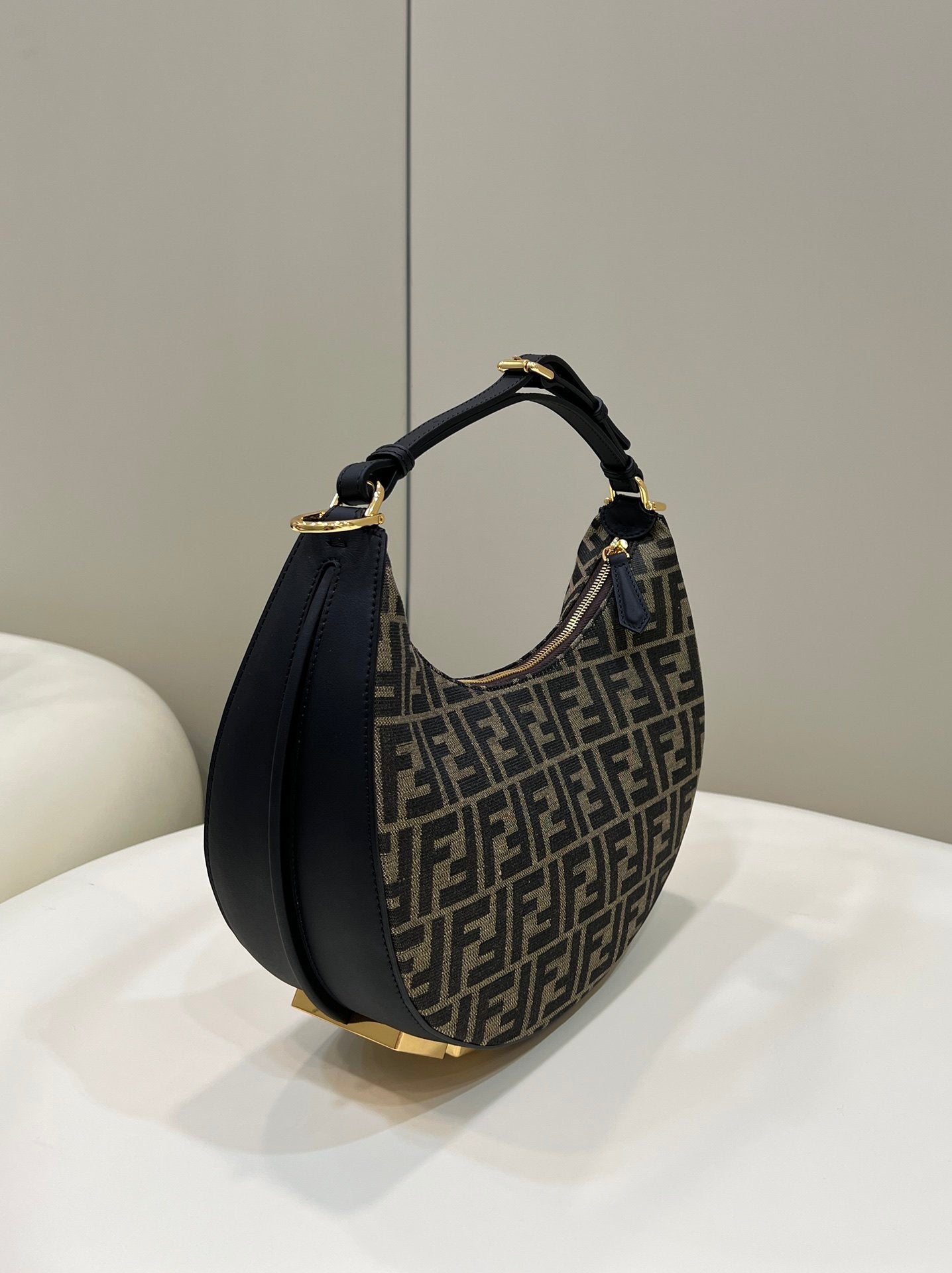graphy Small Brown For Women, Women’s Handbags, Shoulder Bags 11.4in/29cm 8BR798