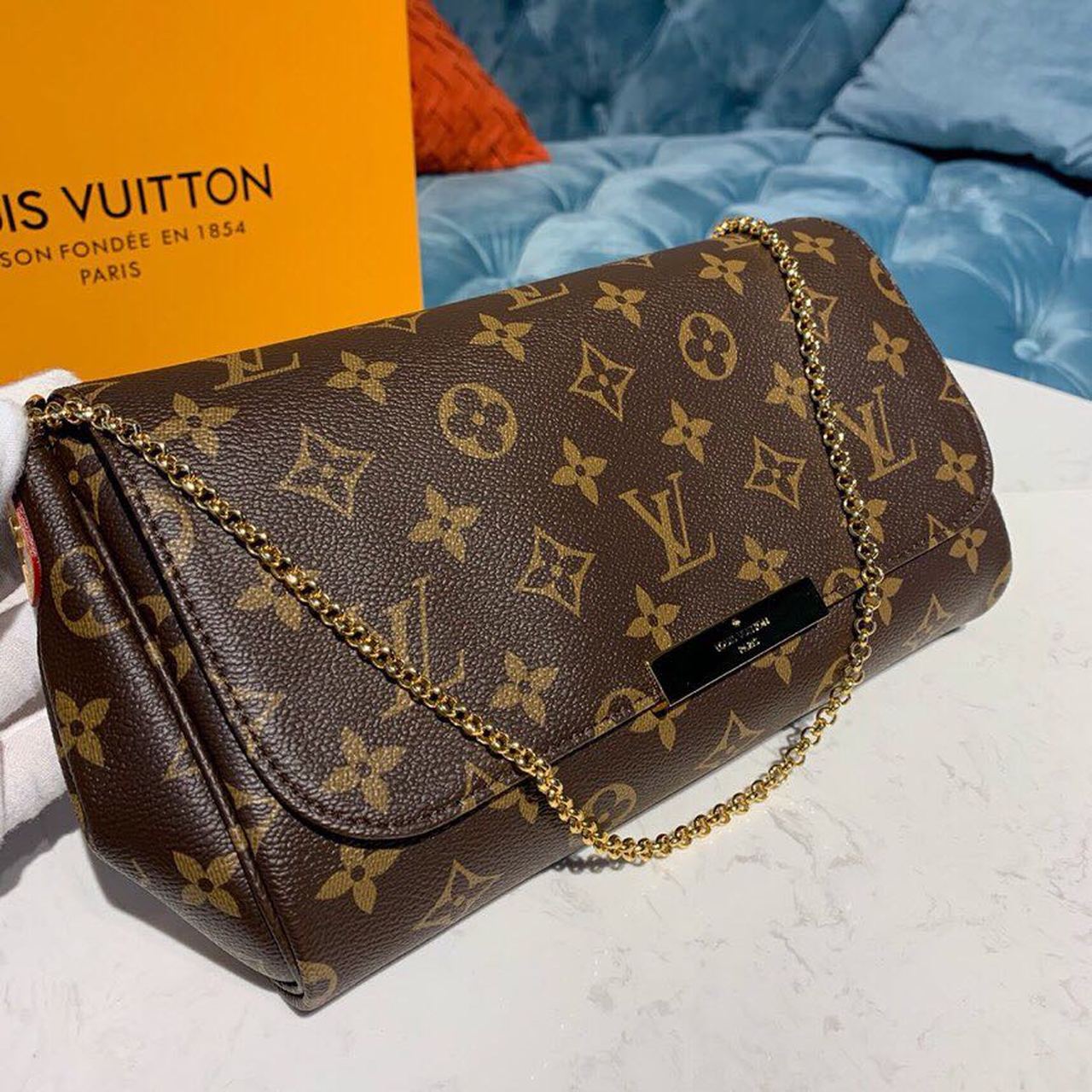 Louis Vuitton Favorite MM Clutch Monogram Canvas For Women, Women’s Handbags, Shoulder And Crossbody Bags 10.2in/26cm Louis Vuitton M40718