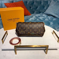 Louis Vuitton Favorite MM Clutch Monogram Canvas For Women, WomenÃƒÂ¢Ã¢â€šÂ¬Ã¢â€žÂ¢s Handbags, Shoulder And Crossbody Bags 10.2in/26cm Louis Vuitton M40718