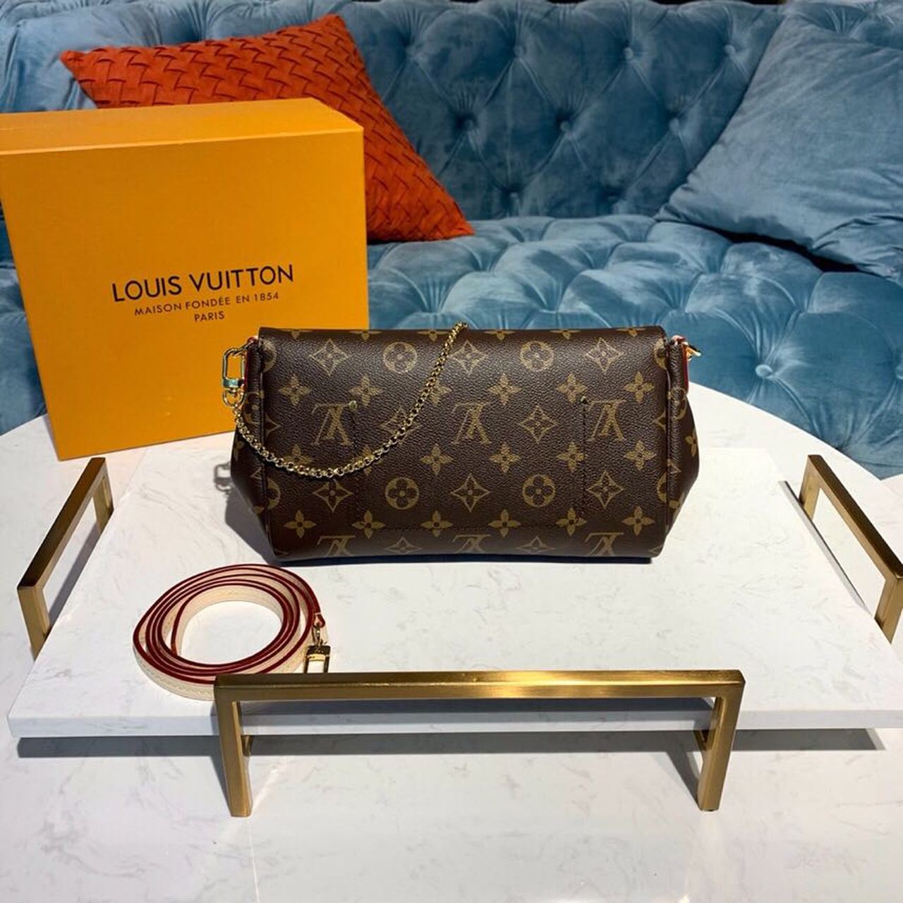 Louis Vuitton Favorite MM Clutch Monogram Canvas For Women, WomenÃƒÂ¢Ã¢â€šÂ¬Ã¢â€žÂ¢s Handbags, Shoulder And Crossbody Bags 10.2in/26cm Louis Vuitton M40718