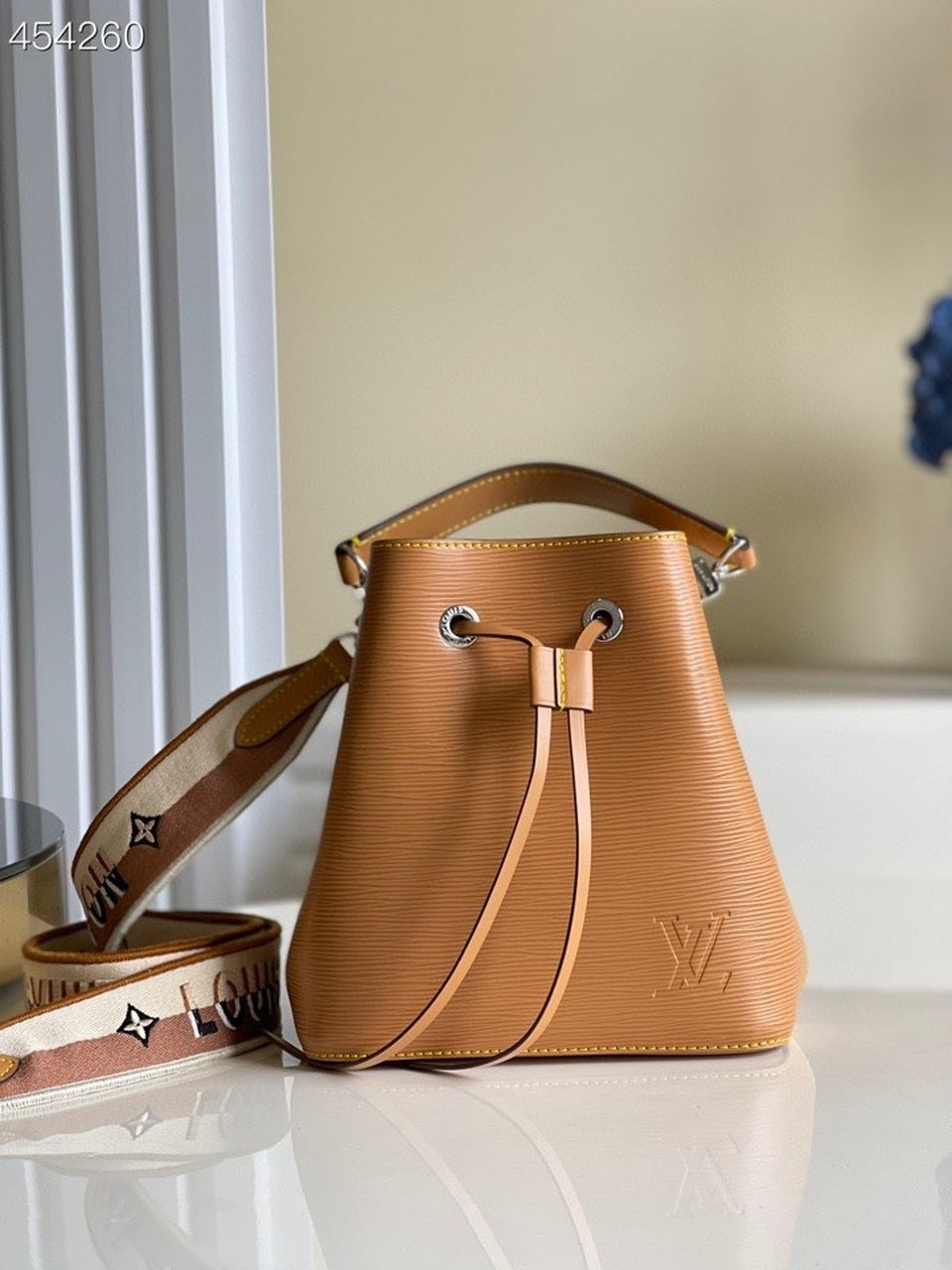 Louis Vuitton NeoNoe Burberry Bucket Bag Honey Gold For Women,  Shoulder And Crossbody Bags 7.9in/20cm Louis Vuitton M57706