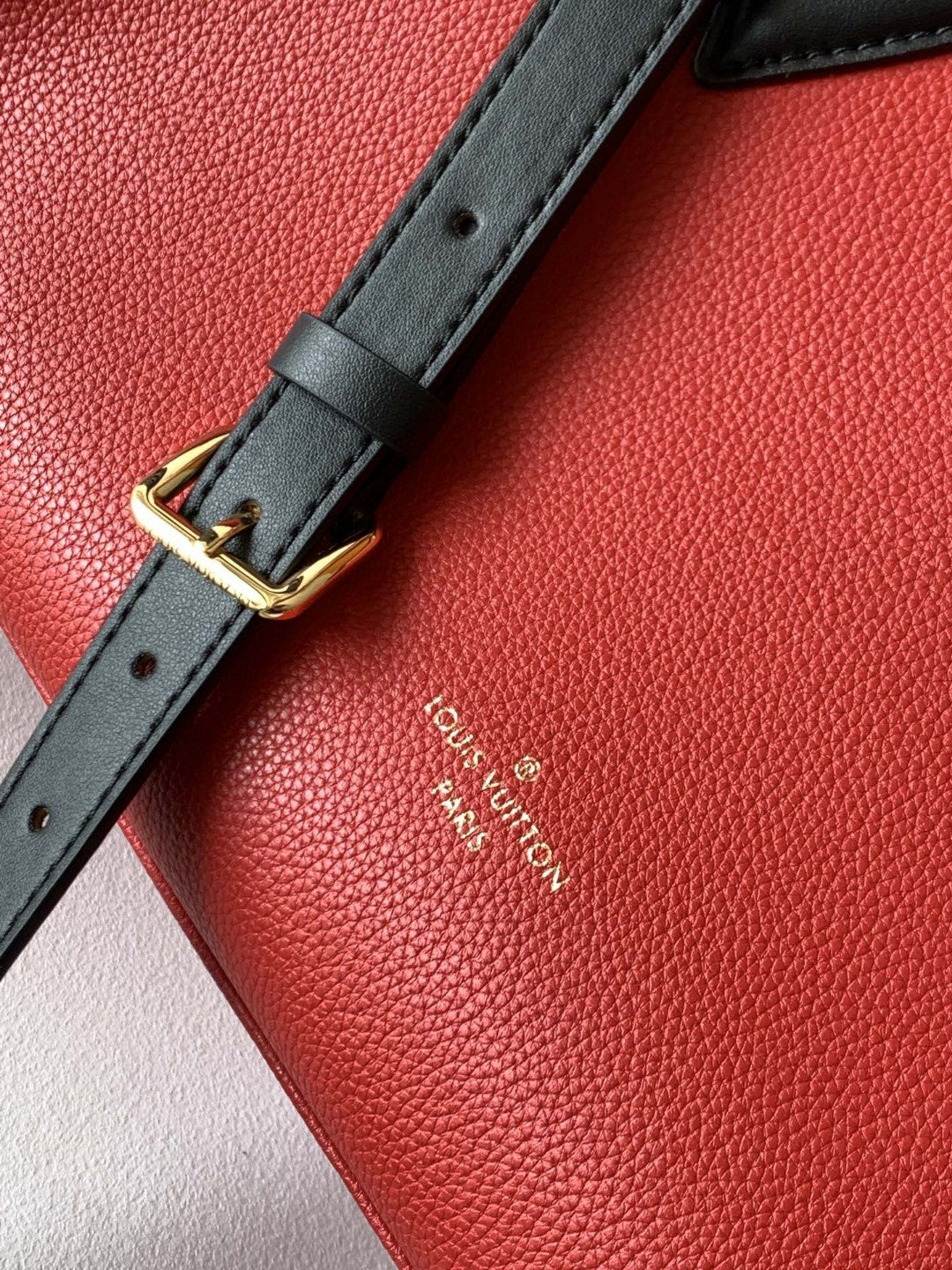 Louis Vuitton On My Side MM Tote Bag Monogram Canvas Red For Women,  Shoulder Bags 12in/31cm Louis Vuitton M53824