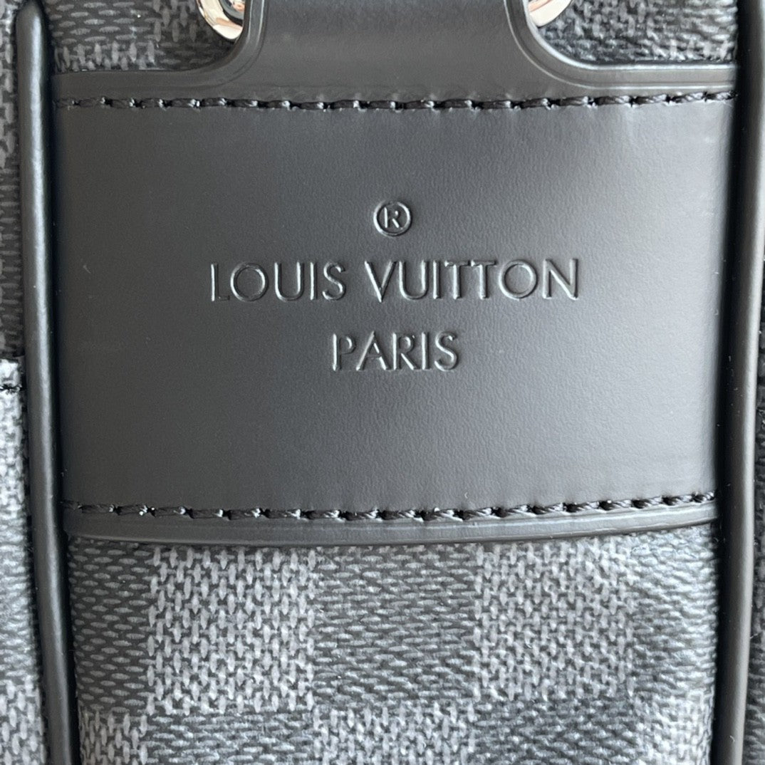 Louis Vuitton Christopher Messenger Bag Damier Graphite Canvas For Men, Bags, Shoulder And Crossbody Bags 13in/33cm Louis Vuitton N41500