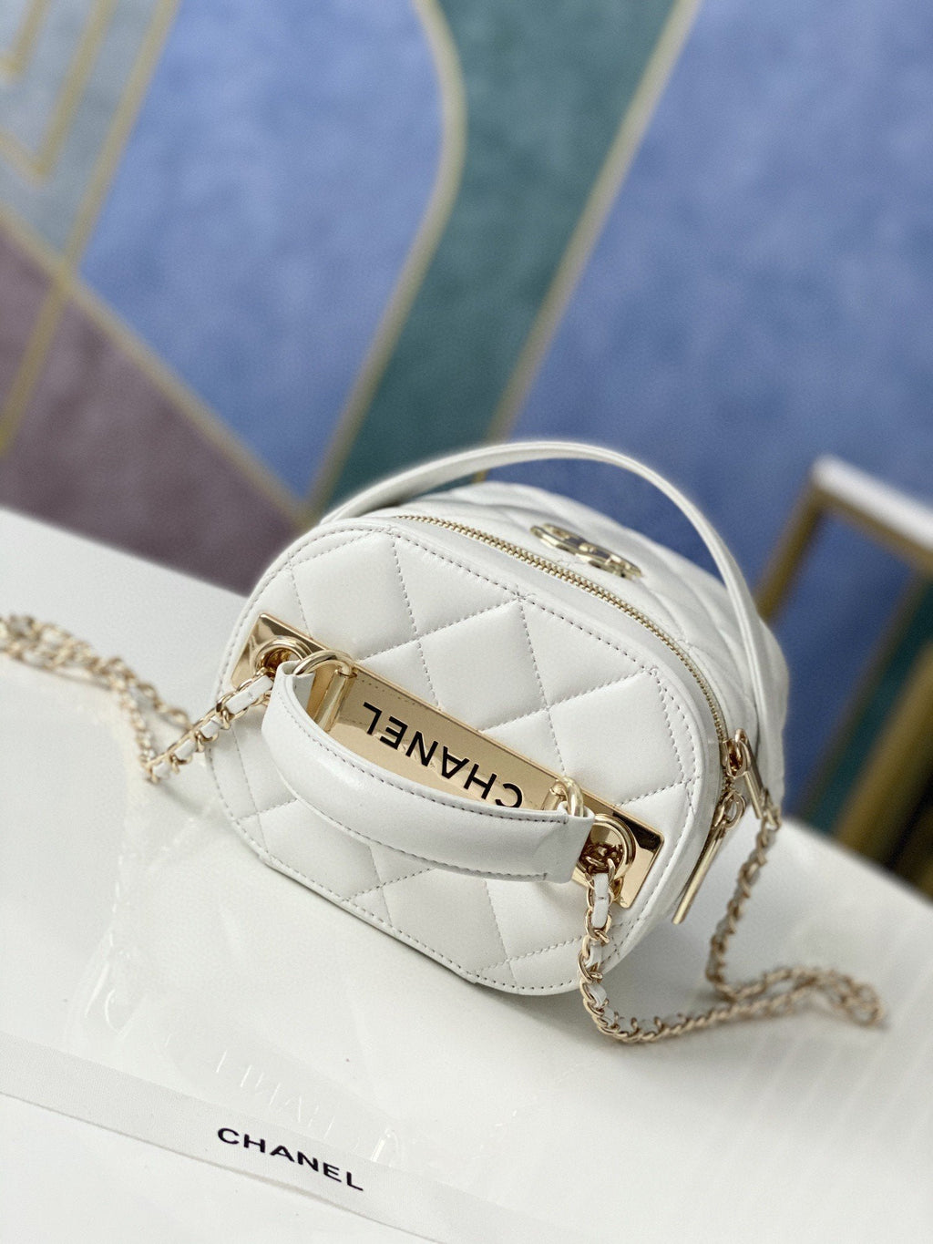 Chanelouis Vuittonanity Case Gold Hardware White For Women, Women’s Handbags, Shoulder Bags 9.4in/24cm 