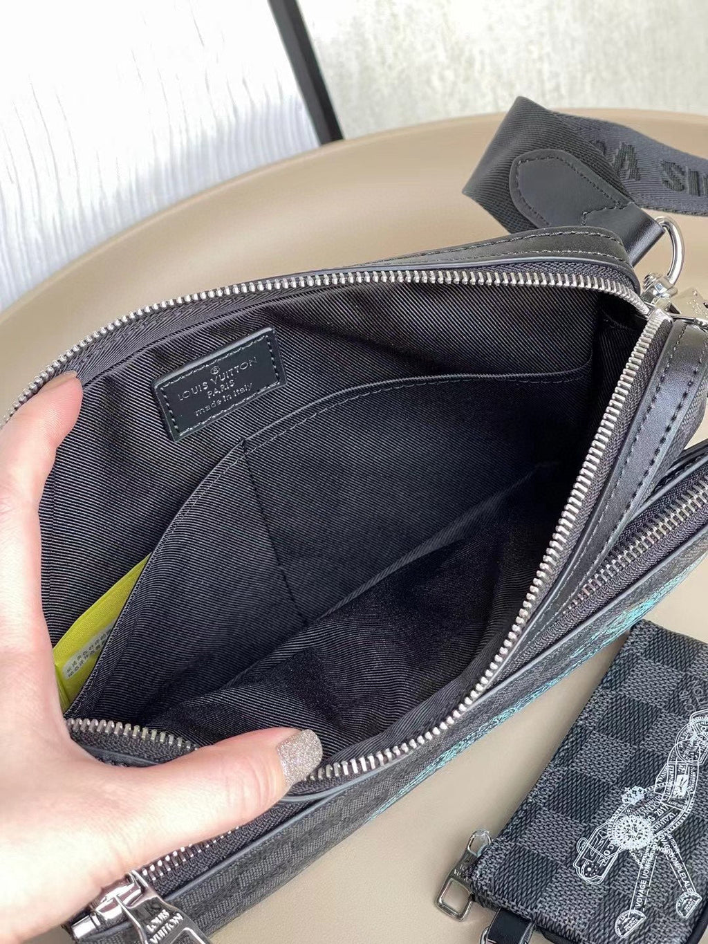 Louis Vuitton Trio Messenger Damier Graphite Canvas For Men, Bags, Crossbody Bags 9.8in/25cm Louis Vuitton N58040