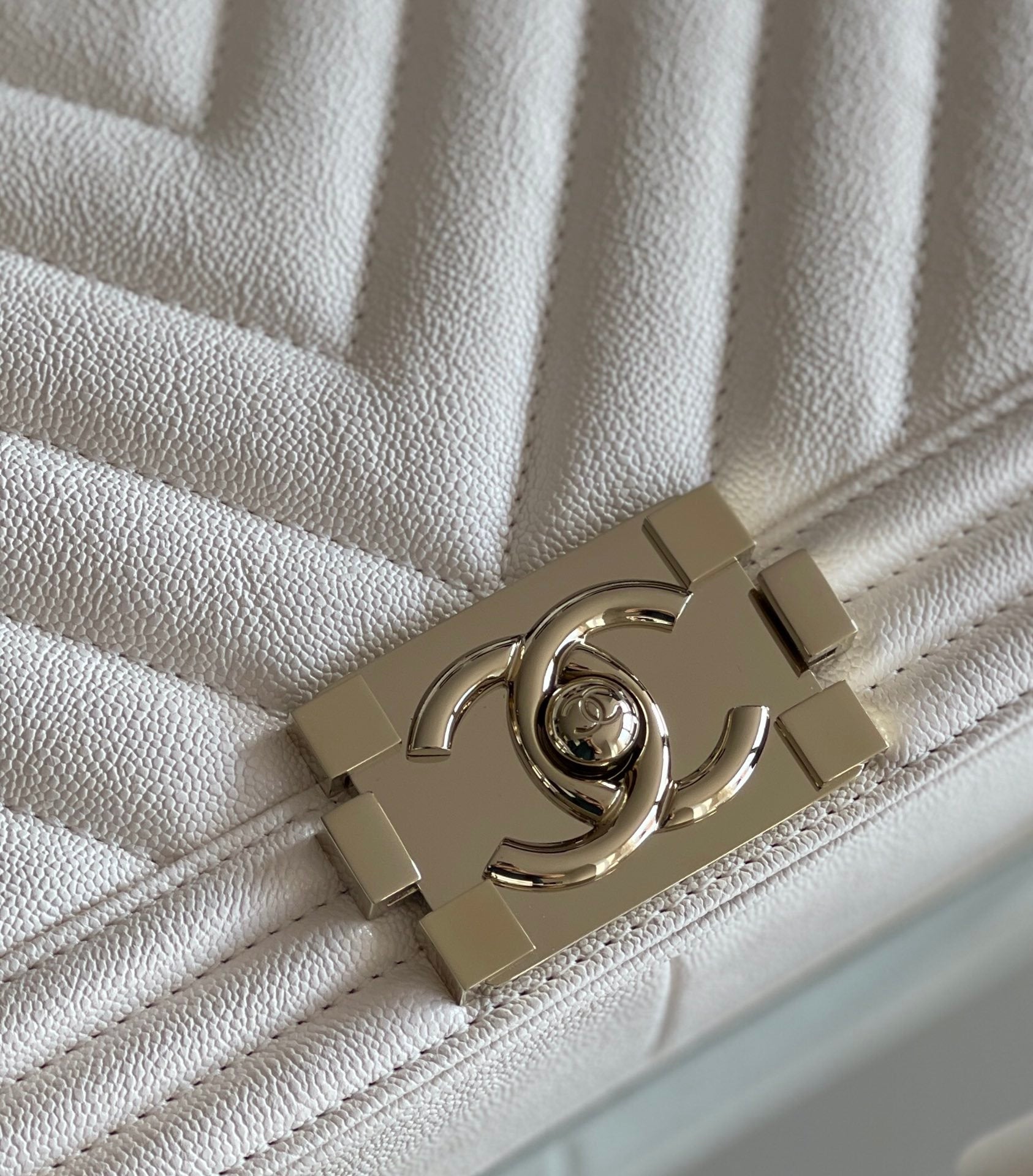 ChanelMeGLAMIum Classic GlamIap Bag 25cm White For Women A67086