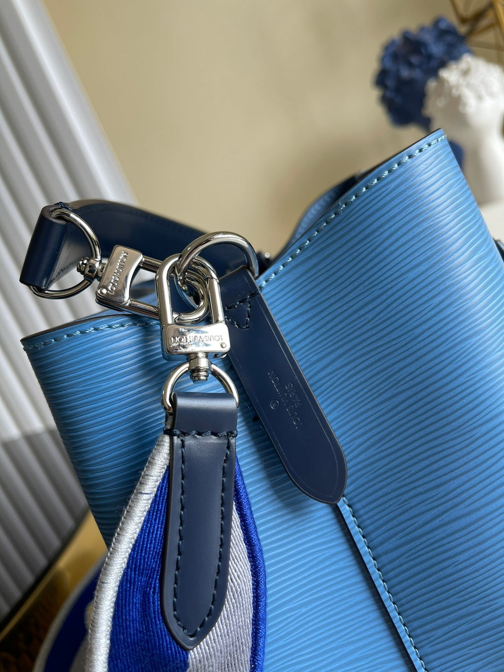 Louis Vuitton NeoNoe Bucket Bag Bleuet Blue For Women,  Shoulder And Crossbody Bags 7.9in/20cm Louis Vuitton M57691