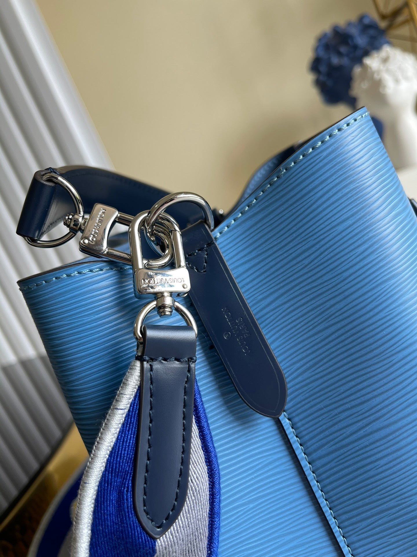 Louis Vuitton NeoNoe Bucket Bag Bleuet Blue For Women,  Shoulder And Crossbody Bags 7.9in/20cm Louis Vuitton M57691