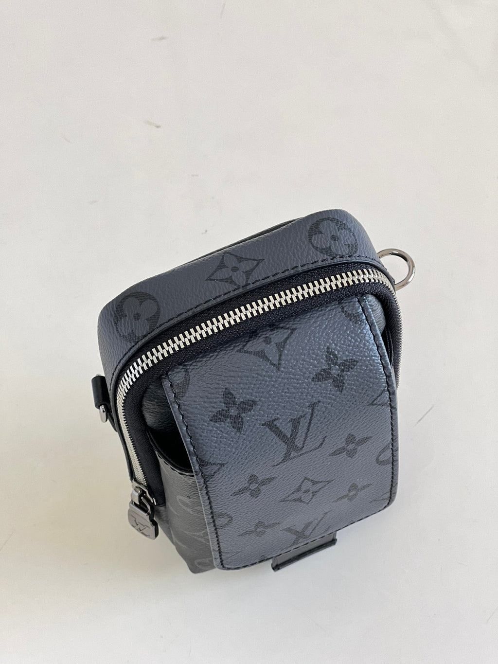 Louis Vuitton Double Phone Pouch Monogram Eclipse Reverse Canvas For Men, Bags, Crossbody Bags 7.1in/18cm Louis Vuitton M81321