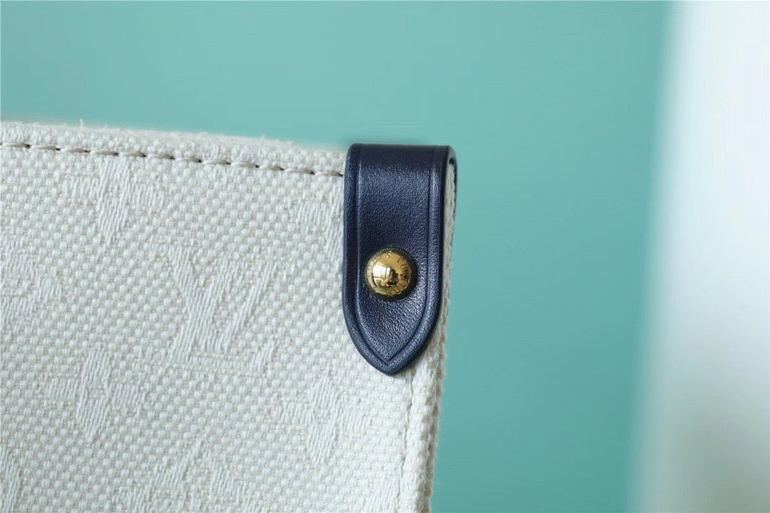 Louis Vuitton Onthego MM Monogram Giant And Rafa White/ Black For Women,  Shoulder And Crossbody Bags 35cm/13.8in Louis VuittonÃƒâ€šÃ‚Â 