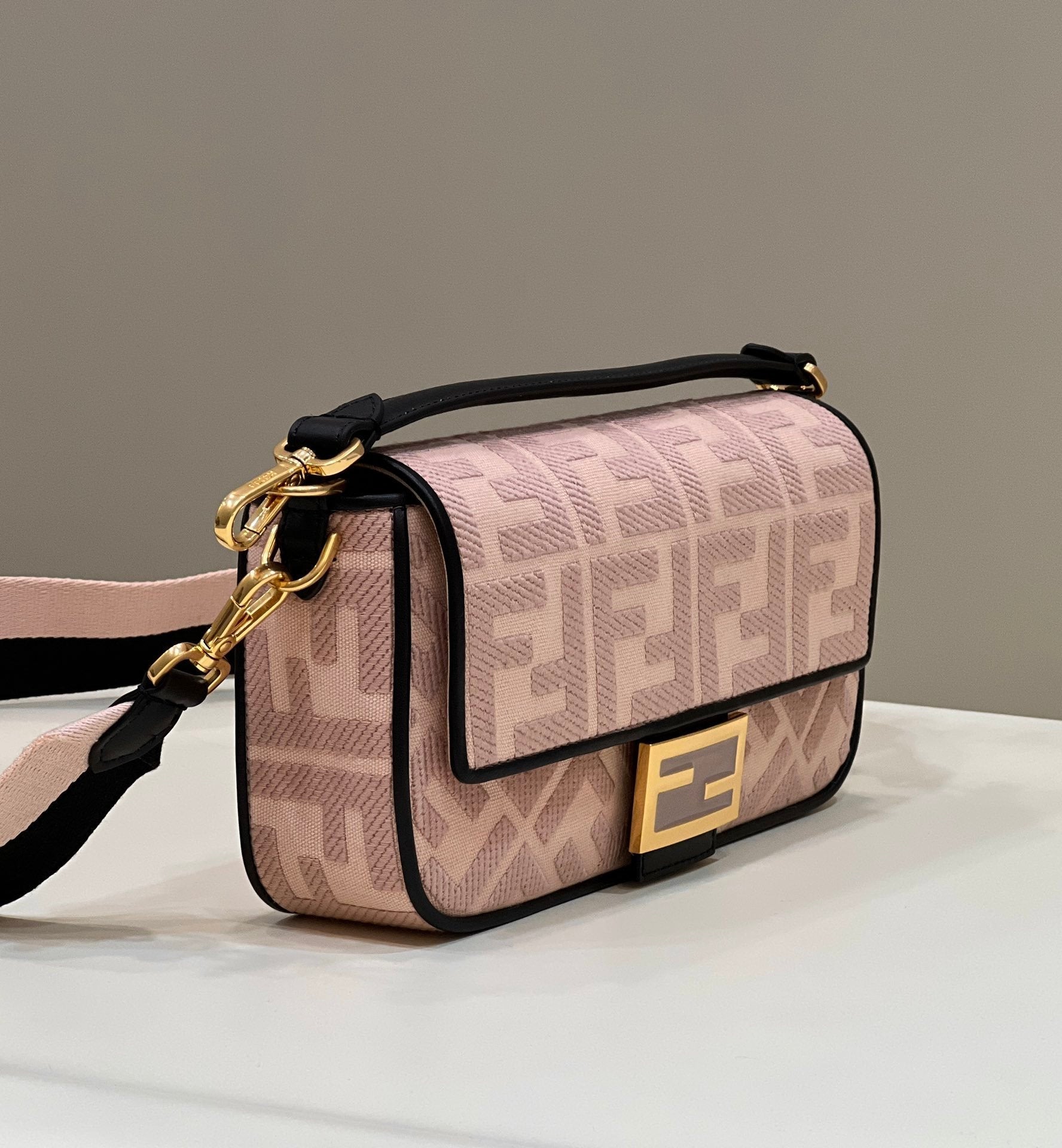 Baguette Light Pink For Women, Women’ Handbags, Shoulder And Crossbody Bags 10.6in/27cm FF 8BR600