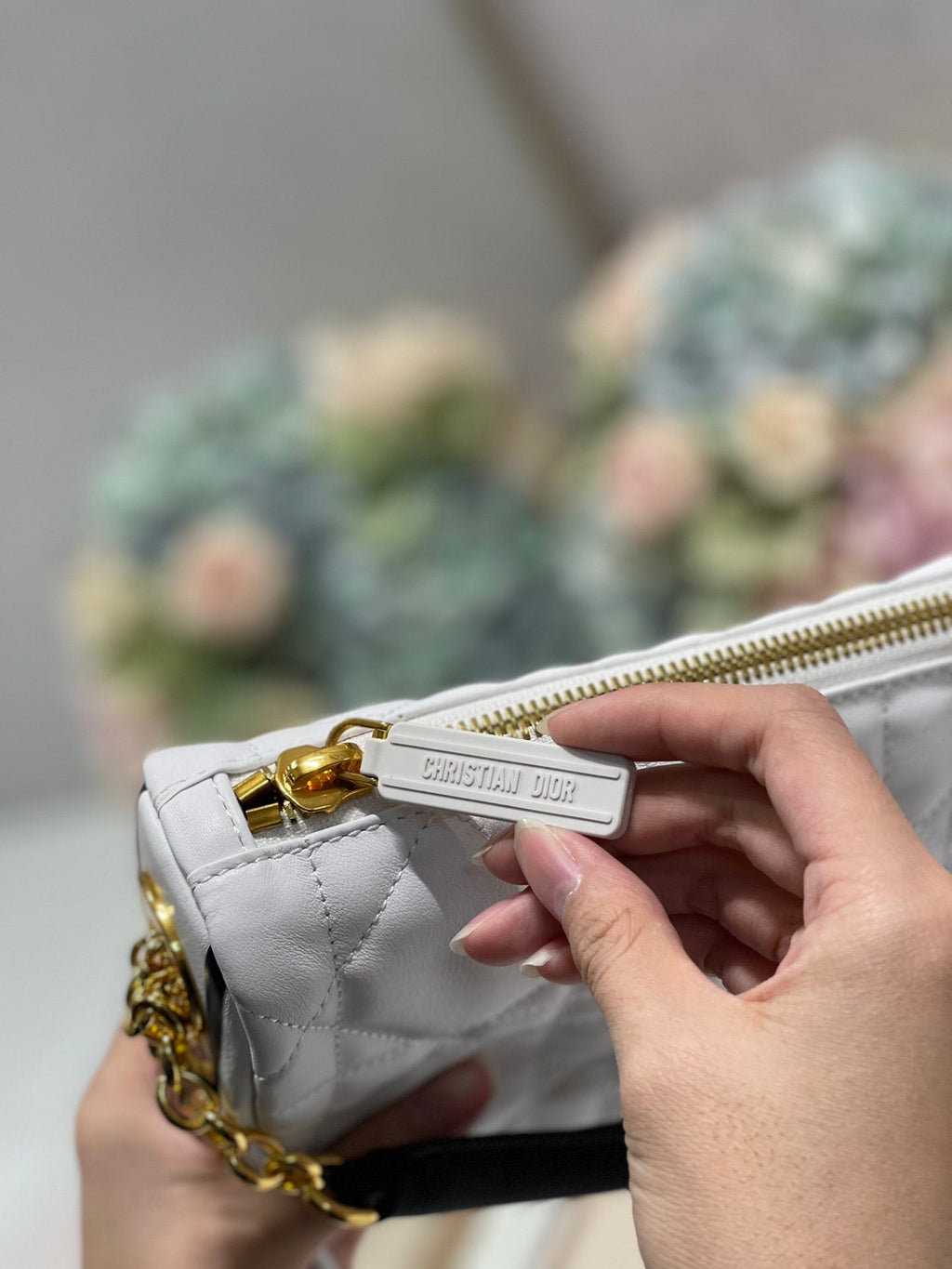 Dior Small Vibe Hobo Bag White Cannage, White Handbags, Crossbody Bags, 20cm CD M7200ONOA_M879