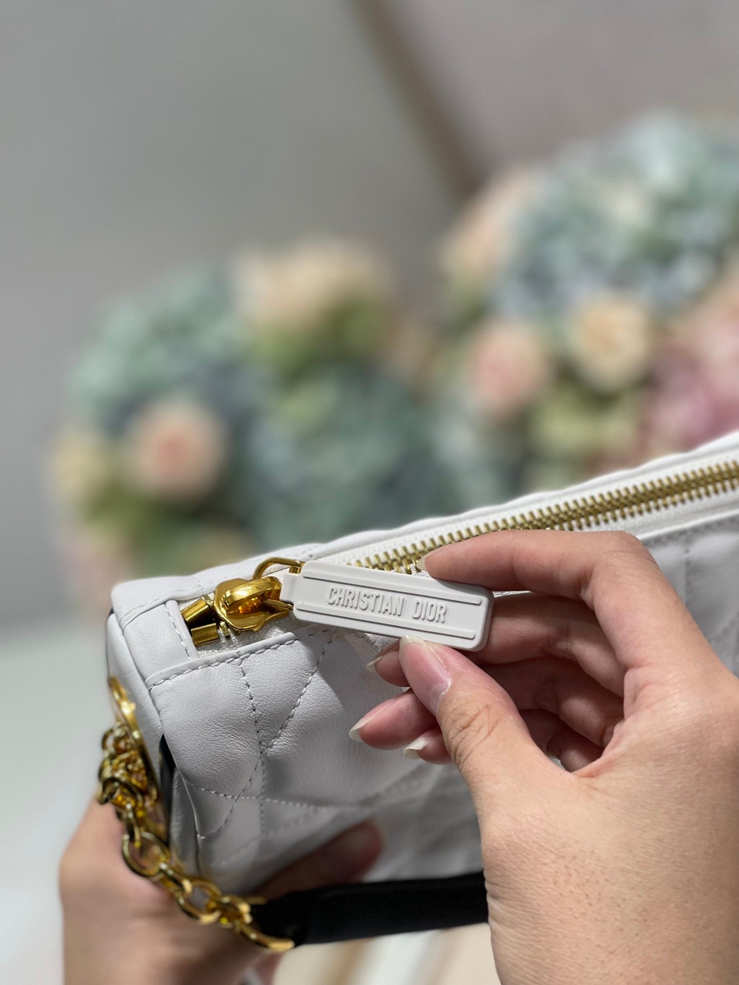 Dior Small Vibe Hobo Bag White Cannage, White Handbags, Crossbody Bags, 20cm CD M7200ONOA_M879