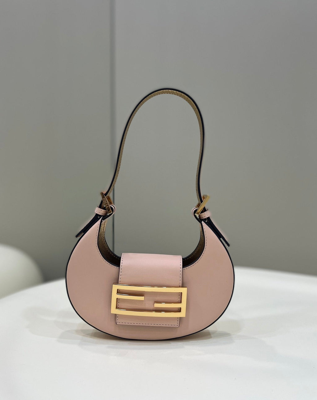 FI Cookie Pale Pink For Women, Handbags, Shoulder Bags 7.4in/19cm Pink FF 8BS065AAIWF14N1