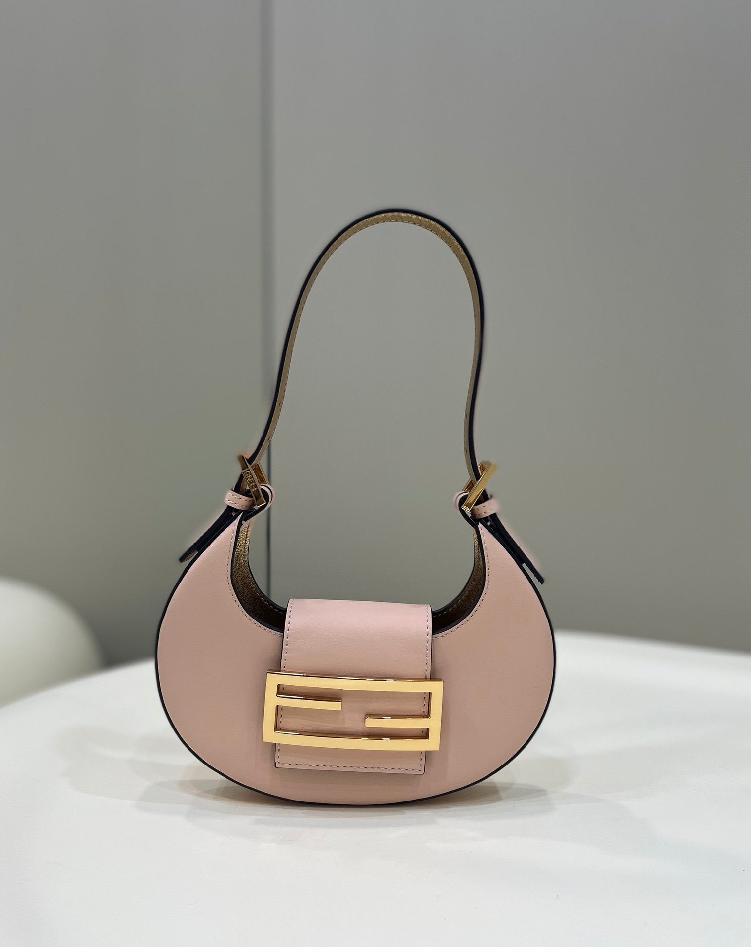 Cookie Pale Pink For Women, Women’s Handbags, Shoulder Bags 7.4in/19cm Pink FF 8BS065AAIWF14N1