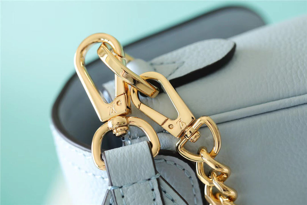 Louis Vuitton Lockme Tender Light Blue For Women, WomenÃƒÂ¢Ã¢â€šÂ¬Ã¢â€žÂ¢s Handbags, Shoulder And Crossbody Bags 7.5in/19cm Louis Vuitton